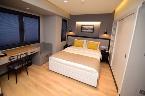 더 로우 탁심 호텔