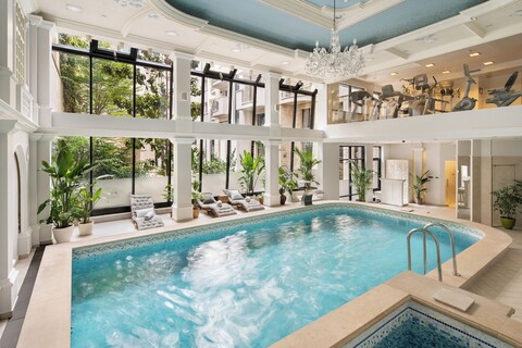 퀸스 코트 호텔 & 레지던스