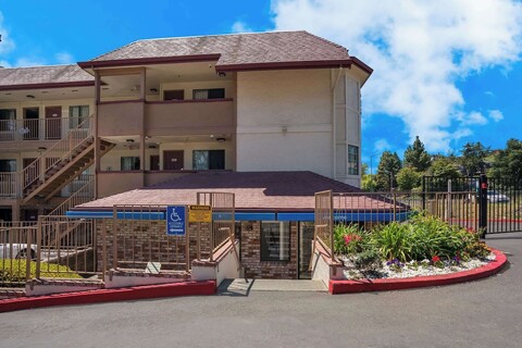 에코노 로지, 발레호 페어그라운즈