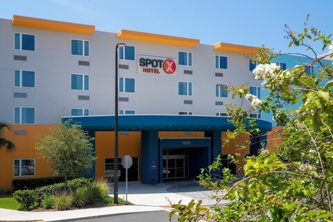 SPOT X 호텔 올랜도/Intl Dr 레드 컬렉션