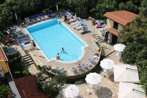 호텔 투어리스트