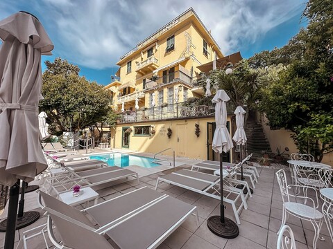 호텔 빌라 아니타