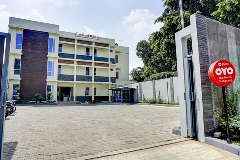 OYO 90629 더 홈 스렝센그