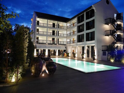 부리 시리 호텔