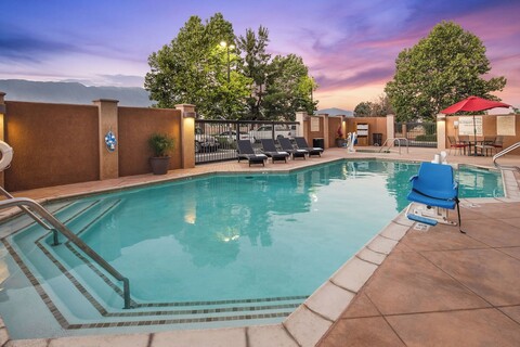 햄프턴 인 앤드 스위트 배닝-보몬트