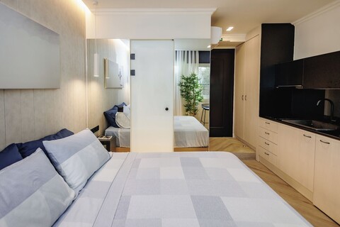 트리플 A 아파트 - 아리스토파너스 20