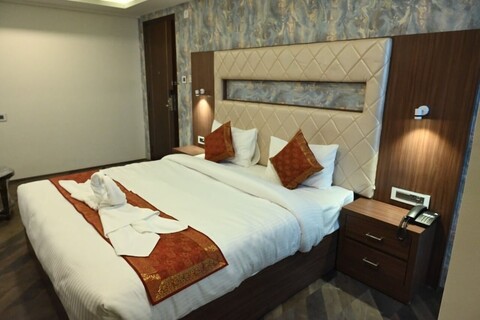 더 트라이엄프 호텔