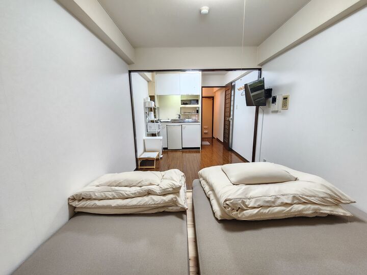 room detail thumbnail 2