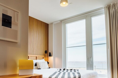 더 록어웨이 호텔