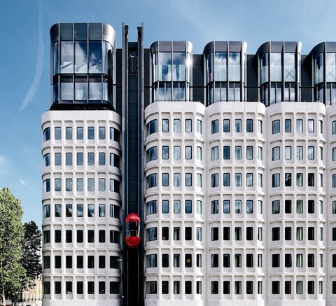 더 스탠다드 런던