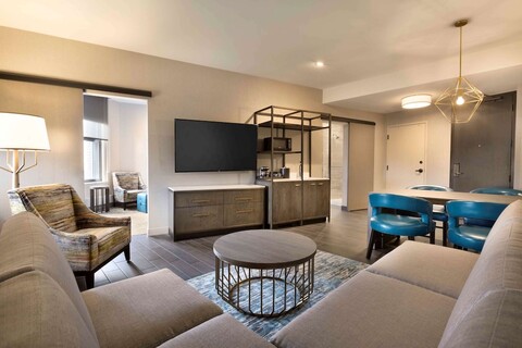 엠버시 스위트 바이 힐튼 미니애폴리스 다운타운