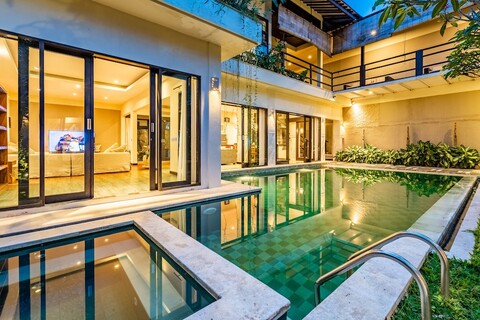 아네다 메르타 사리 빌라 사누르