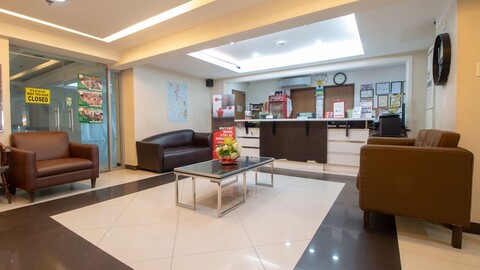 레드도어즈 - SM 마닐라 근처