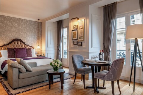 라 클레 루브르 파리 바이 더 크레스트 컬렉션