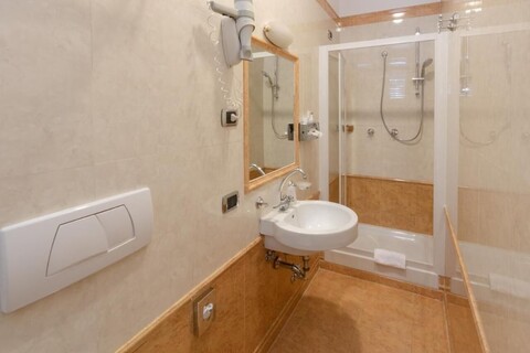 호시아눔 팰리스