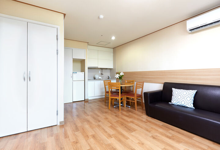 room detail thumbnail 1