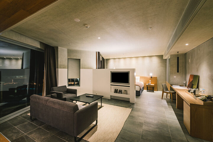 room detail thumbnail 2