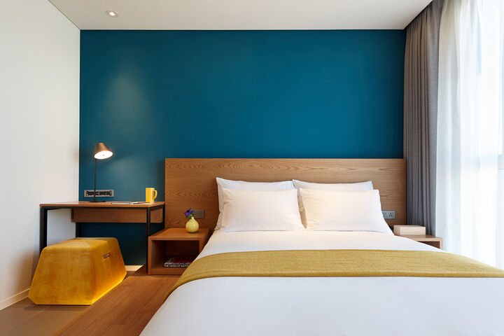 room detail thumbnail 2