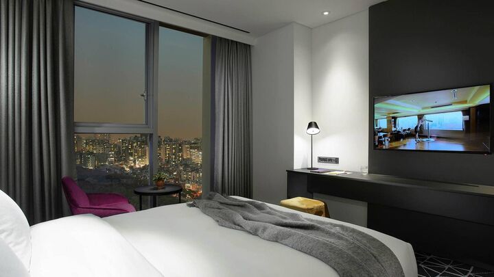 room detail thumbnail 1