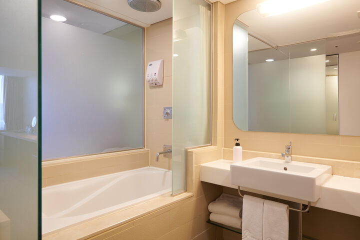 room detail thumbnail 2