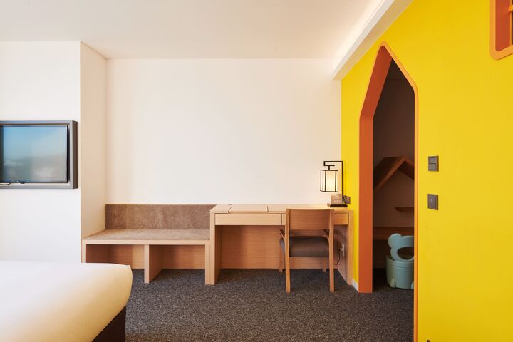 room detail thumbnail 2