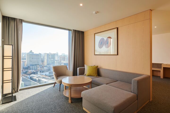 room detail thumbnail 1