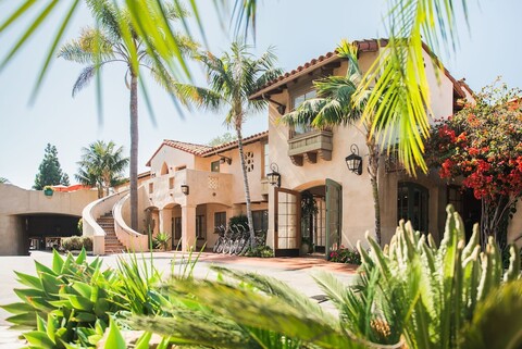 브리사스 델마르, 인 앳 더 비치