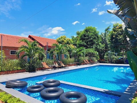 닌 빈 마운틴 사이드 홈스테이 & 카페