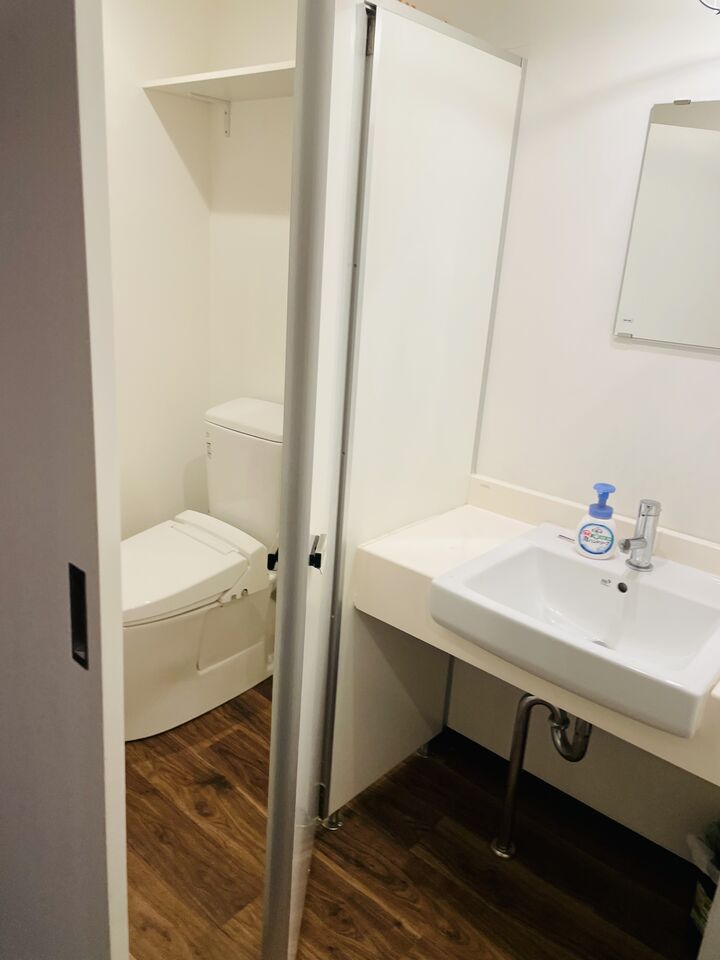 room detail thumbnail 1