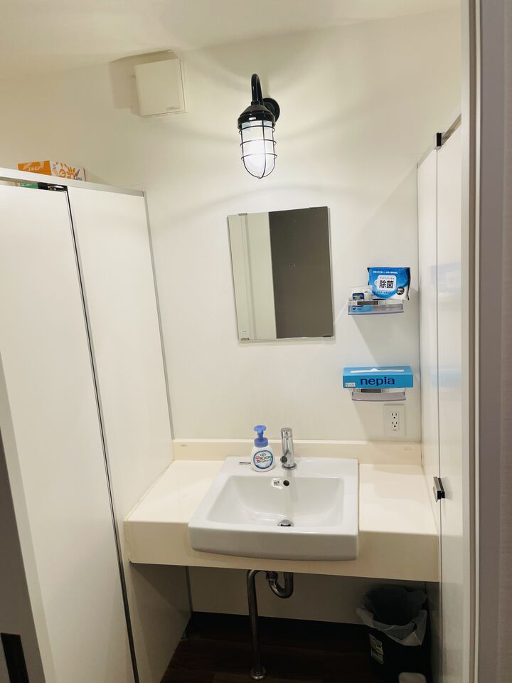 room detail thumbnail 2