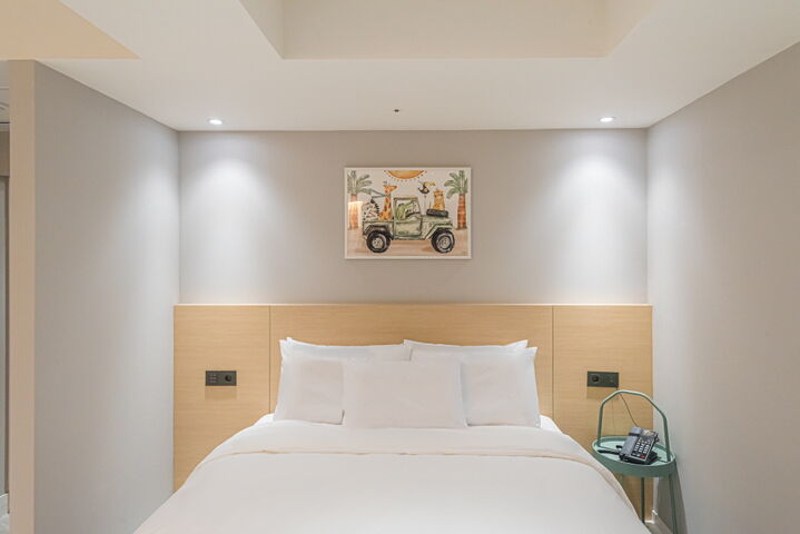 room detail thumbnail 2