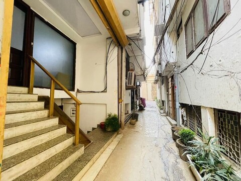 Roomshala 114 The Locals