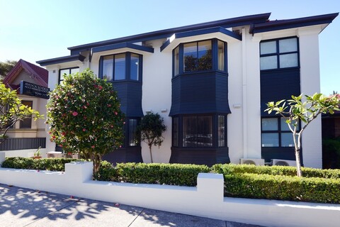 아보카 랜드윅 바이 시드니 로지스