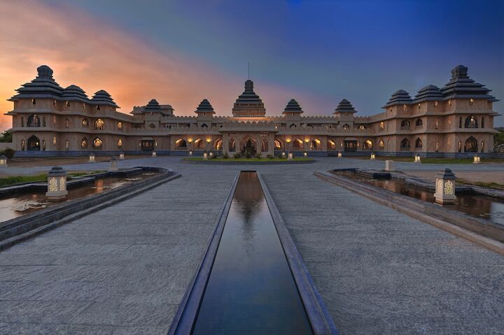 이볼브 백, 함피-i