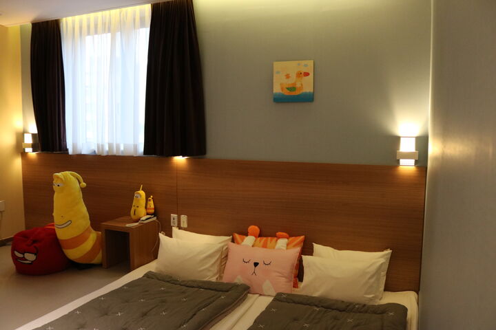room detail thumbnail 1