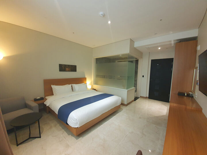 room detail thumbnail 1
