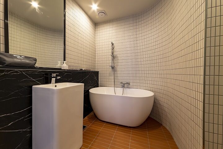 room detail thumbnail 2