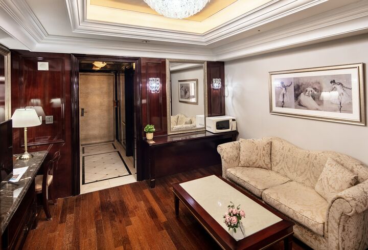 room detail thumbnail 2