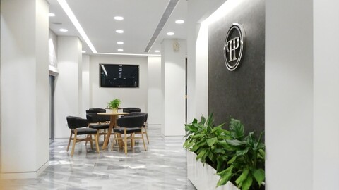 피라에프스 포트 호텔