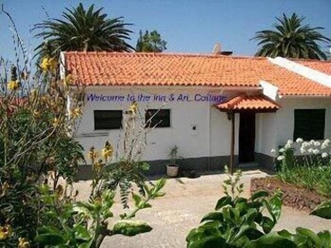 인 앤드 아트 카티지