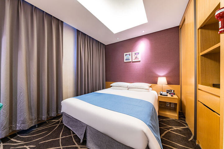 room detail thumbnail 1