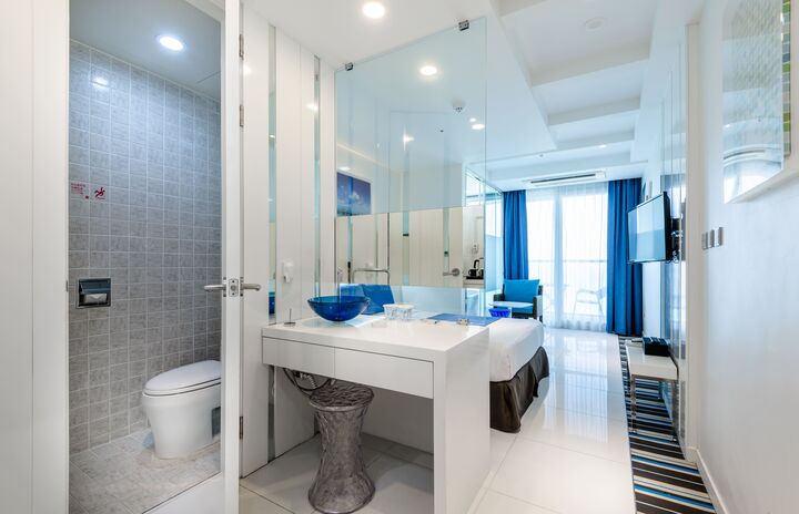 room detail thumbnail 2