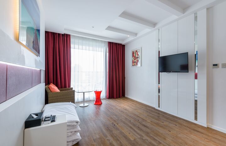 room detail thumbnail 2