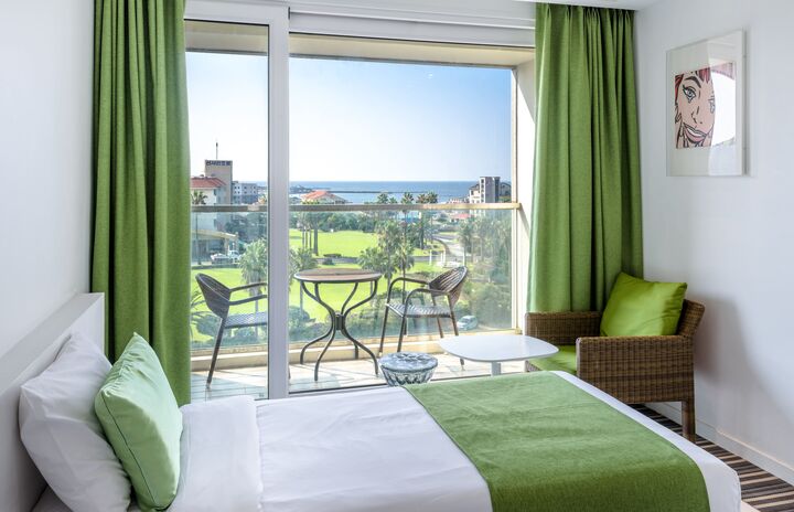 room detail thumbnail 2