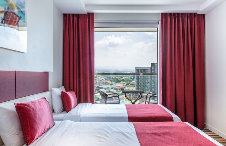 room detail thumbnail 2