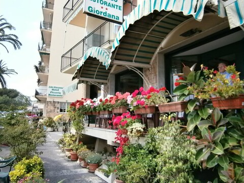 호텔 조르다나