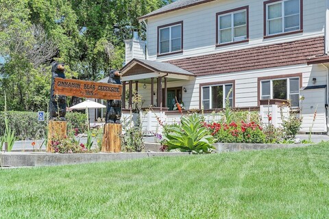 시나몬 베어 크리크사이드 인