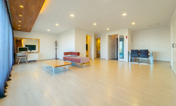 room detail thumbnail 1