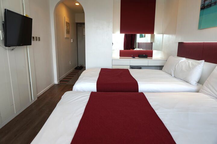 room detail thumbnail 2