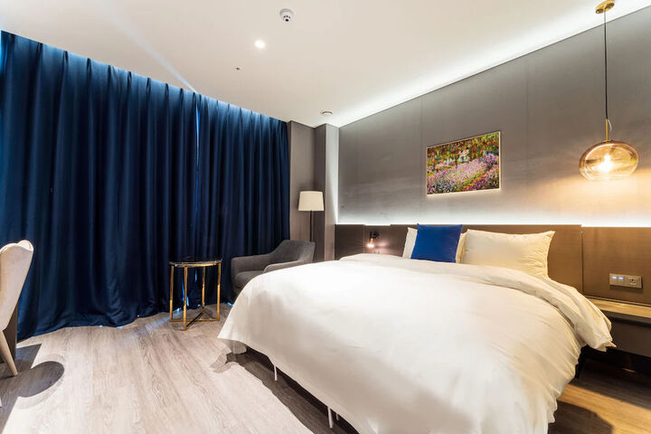 room detail thumbnail 0